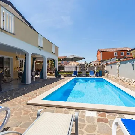 Apartment Dino By Rent Istria
